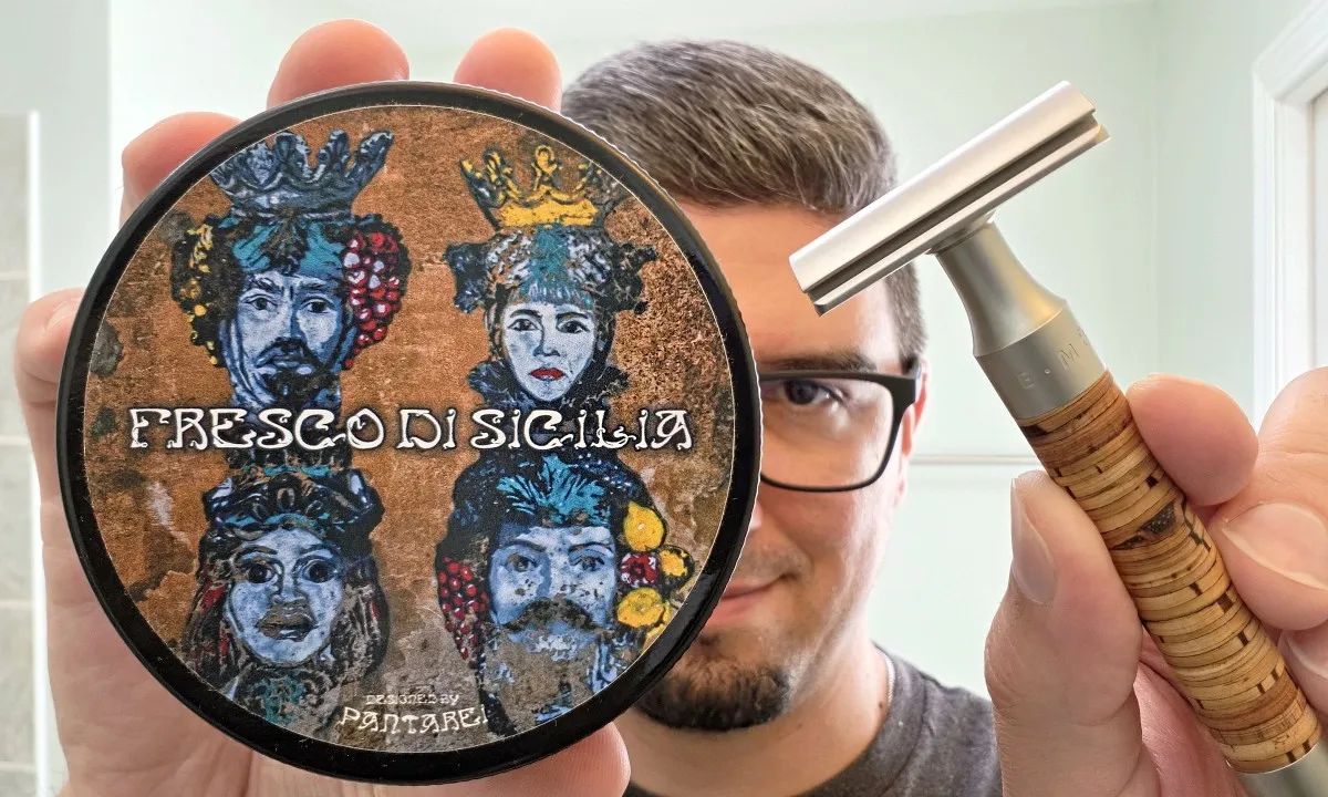 Tin of PantaRei Fresco Di Sicilia shaving soap beside a Muhle Rocca razor with a birch bark handle
