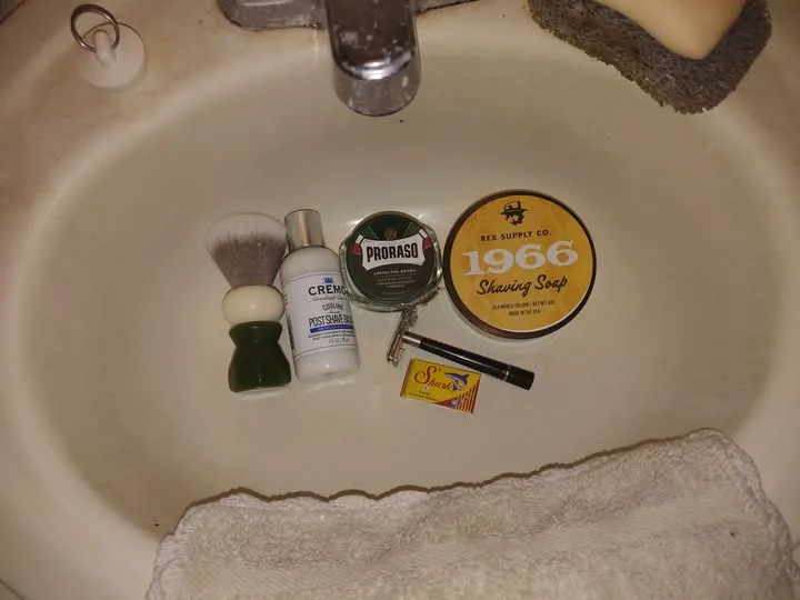 Daniel's Sunday shave setup