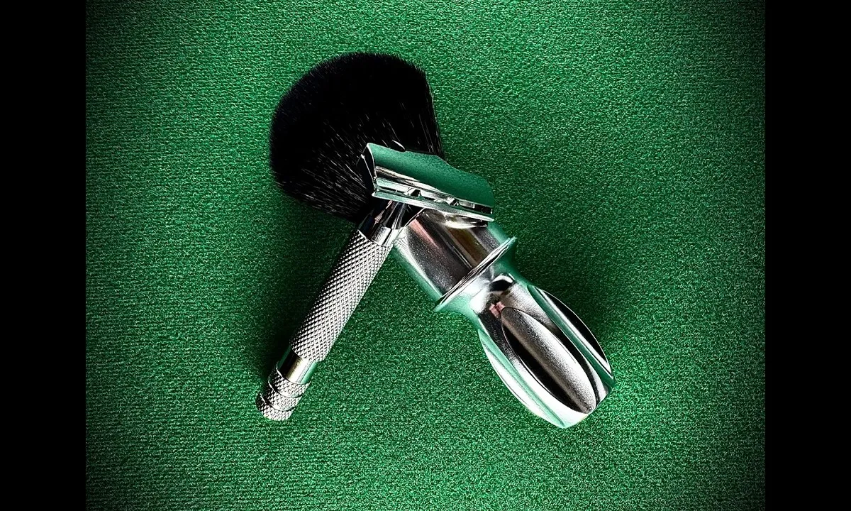 RazoRock Hawk III stainless steel AC razor with Bulldog handle, video thumbnail by SIG SOLO