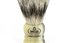 Omega Mixed Bristle Travel Brush