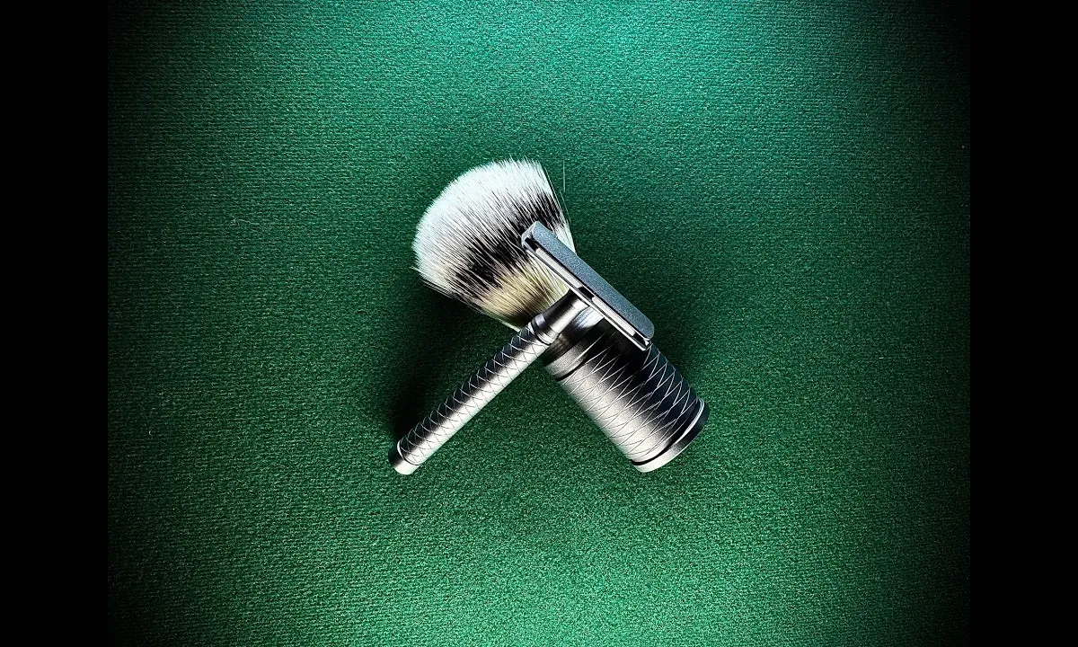 Shield AC safety razor from the SIG SOLO shave video