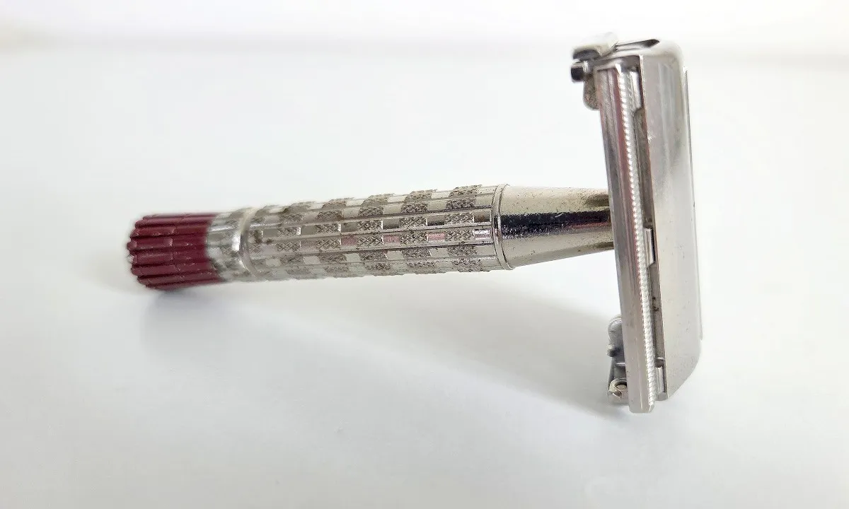 Shave And Tell YouTube thumbnail for the Gillette Red Tip Super Speed A3 1955 review