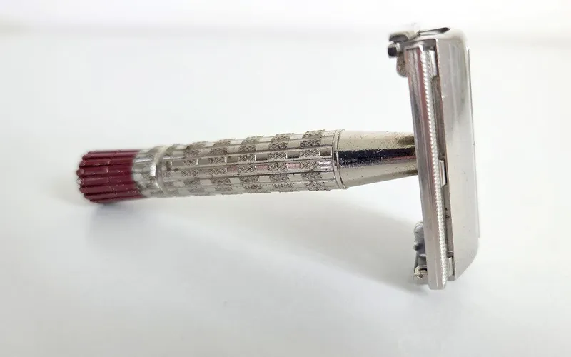 Shave And Tell YouTube thumbnail for the Gillette Red Tip Super Speed A3 1955 review