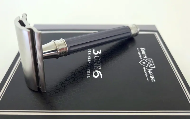Edwin Jagger 3ONE6 stainless steel DE razor review by Shave And Tell