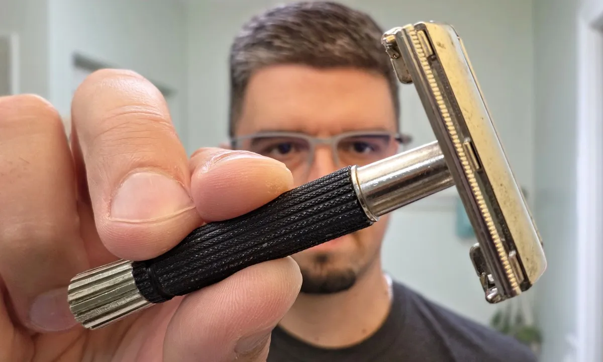 Gillette black handled Super Speed 1974 vintage razor with U1 date code, made in USA